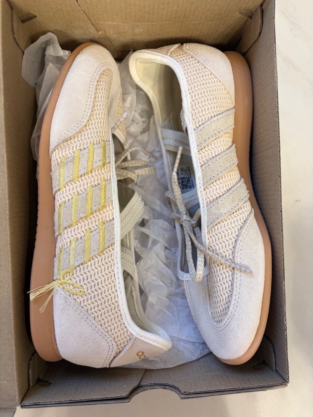 Adidas Barreda Mary Jane Sneaker, fits like an 8 - Picture 3 of 5
